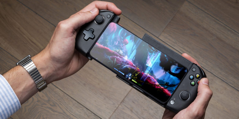 NACON MG-X – La manette nomade qui fusionne avec votre smartphone !